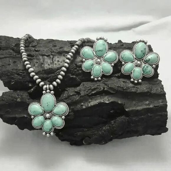 Western Flower Shape Turquoise Silver Plated Necklace & Earrings Jewelry Set - Picture 1 of 4